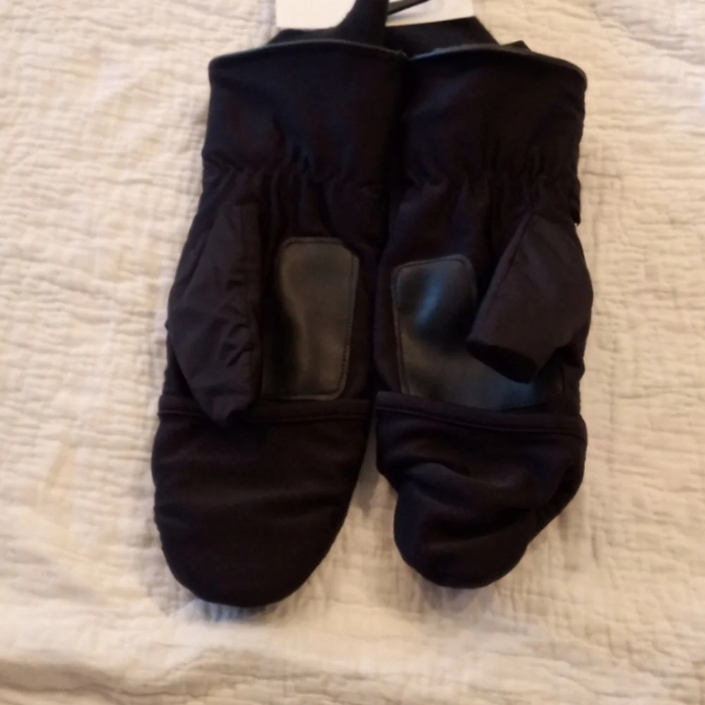 NWT Black Calvin Klein women's Mittens Small